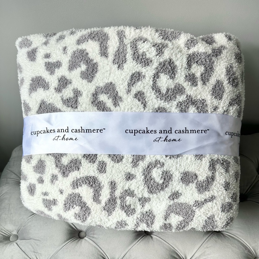 Cupcakes & Cashmere KING Size Gray Leopard Print Blanket Reversible